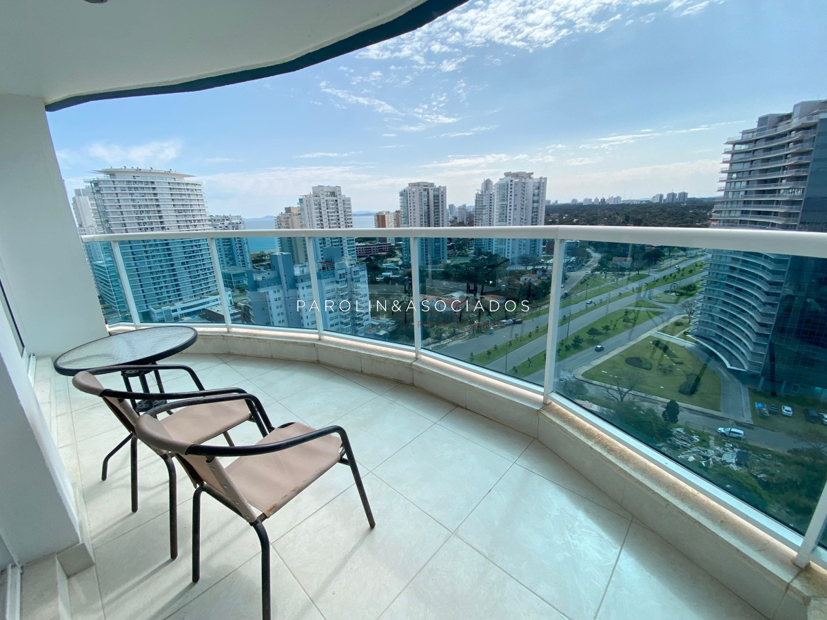 Apartamento en venta con 2 suites en Casino Tower, Punta del Este. - JPA3529A