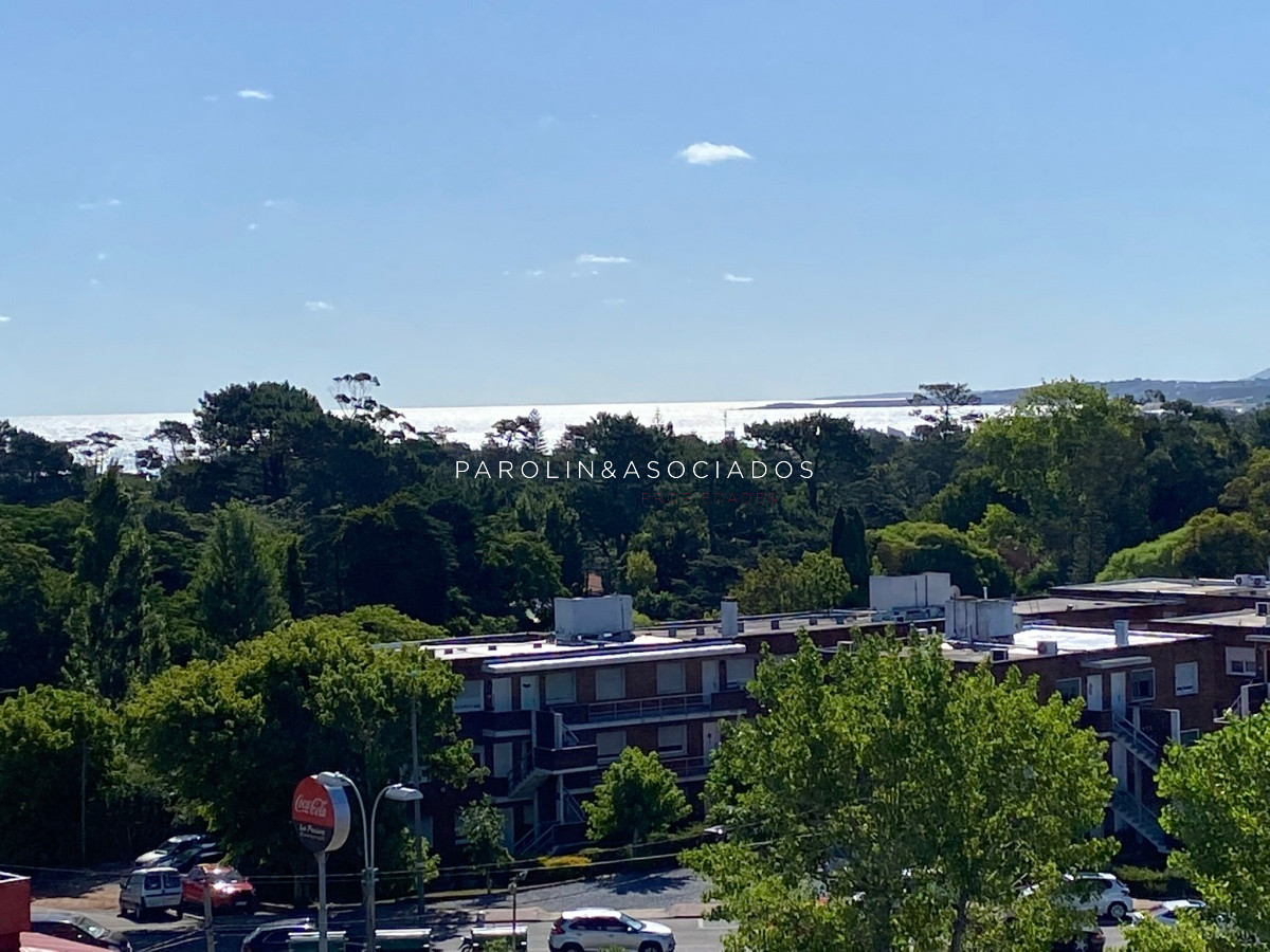 Apartamento en venta de 3 dormitorios en edificio Leblón, Punta del Este. - JPA7412A