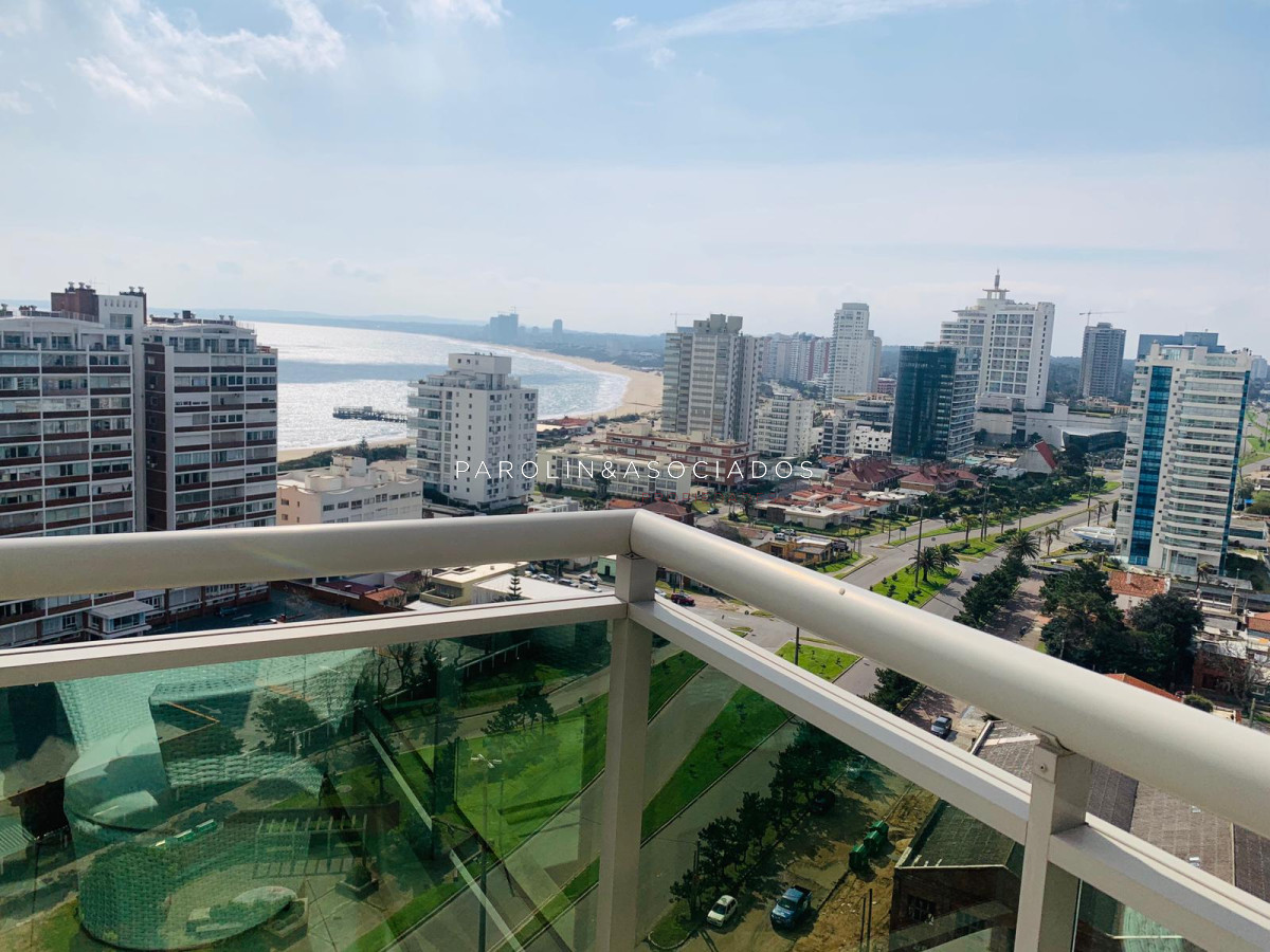Penthouse en venta de 3 dormitorios en torre Imperiale III, Punta del Este.
