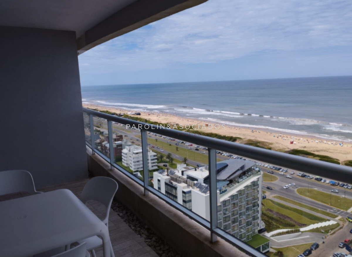 Departamento en Venta de 2 Dormitorios en Edificio Look, Punta del Este - JPA11549A