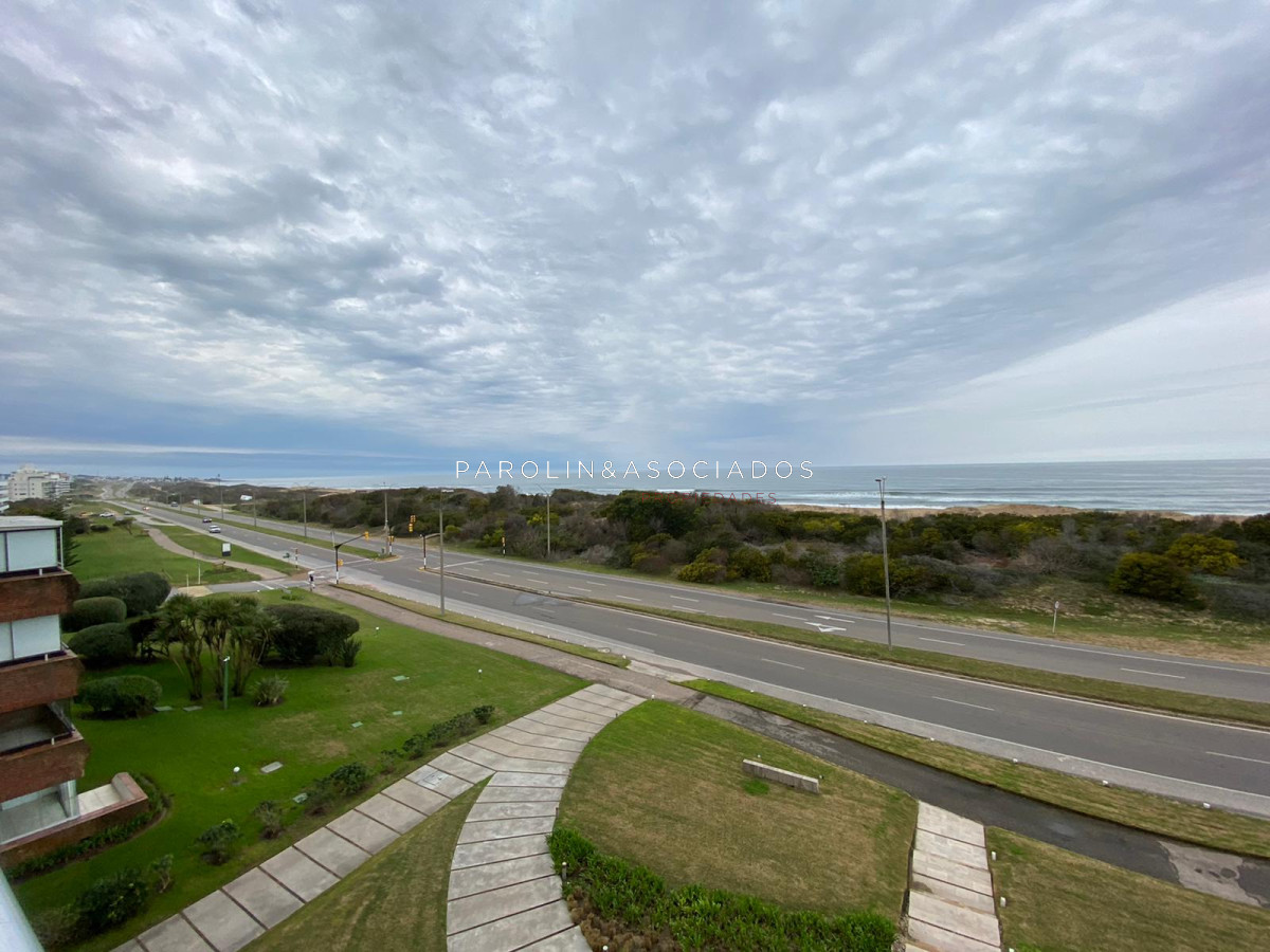 Apartamento en venta de 3 dormitorios en Terrazas de Villa Brava, Punta del Este. - JPA2241A