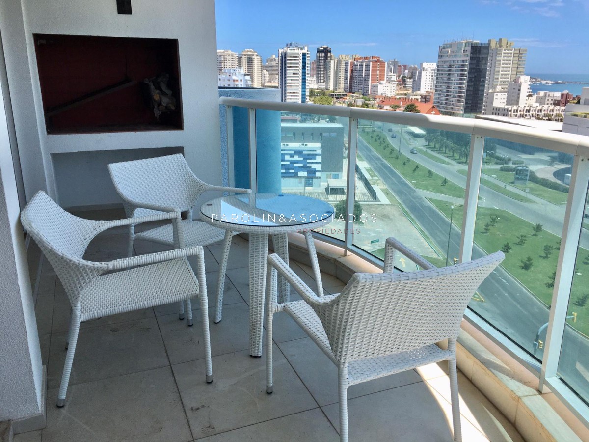 Apartamento en venta con vista al mar Casino Tower, Punta del Este.