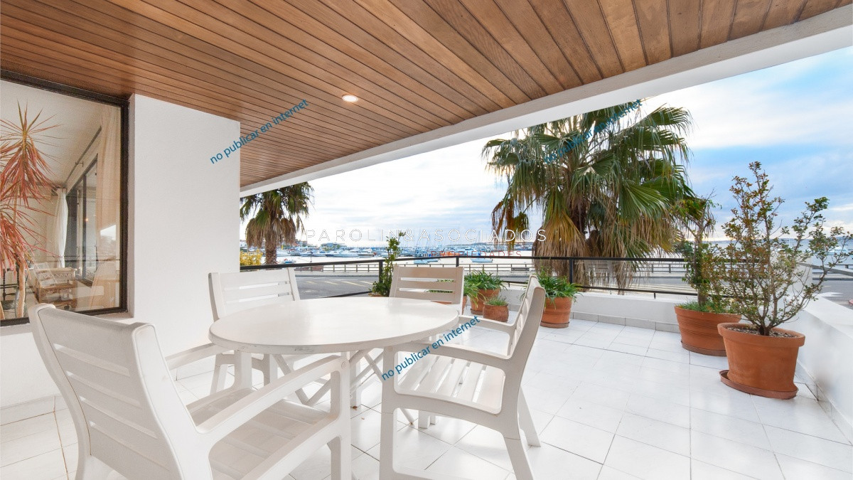 Apartamento en venta de 4 dormitorios en edificio Amarras del Este, Punta del Este.