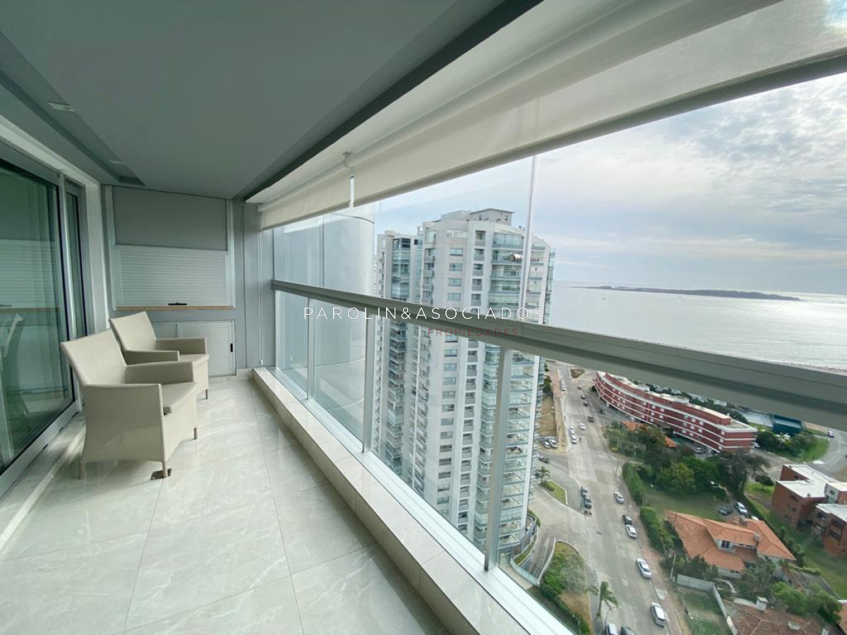 Apartamento de 3 dormitorios en venta en Miami Boulevard, Punta del Este.