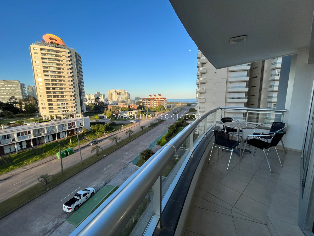 Apartamento en venta de 2 dormitorios en South Beach, Punta del Este.