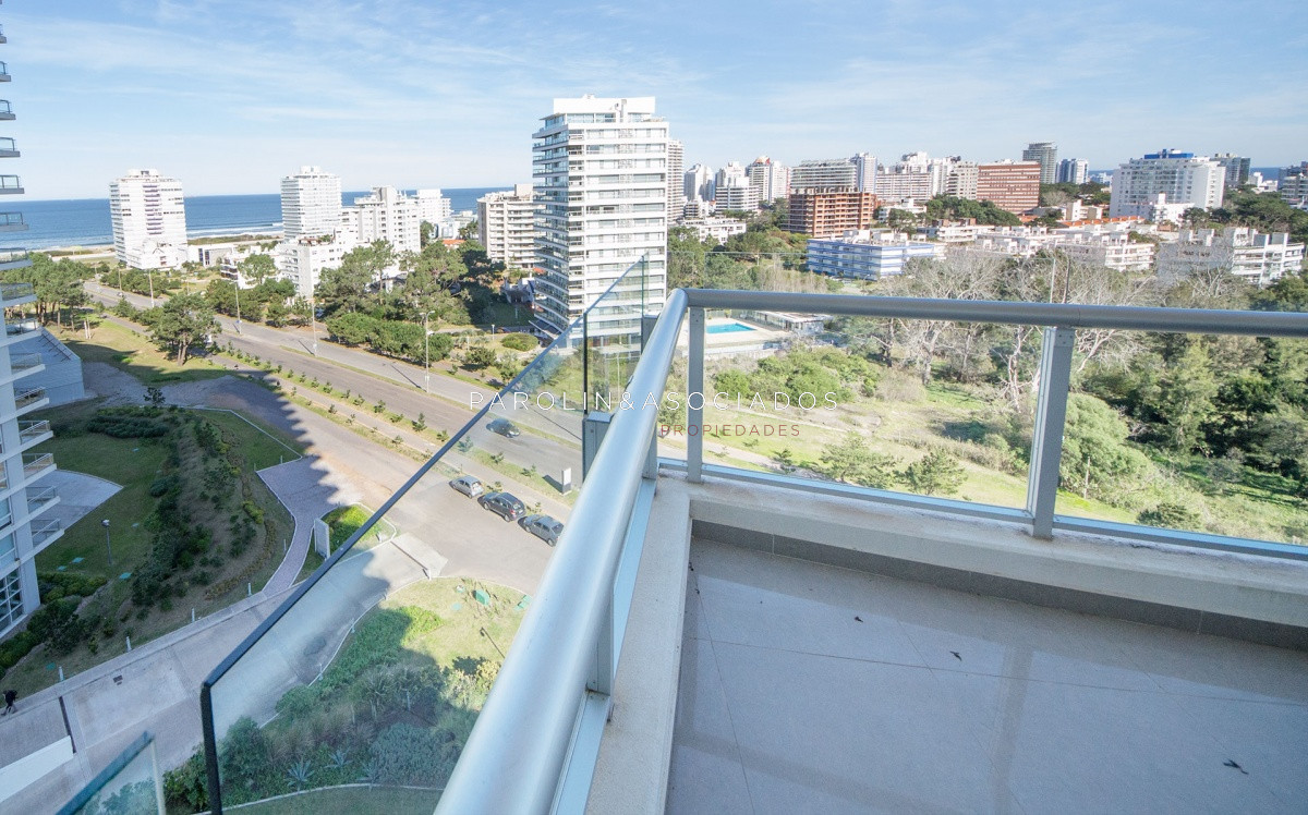Apartamento en venta de 3 dormitorios en torre One, Punta del Este.