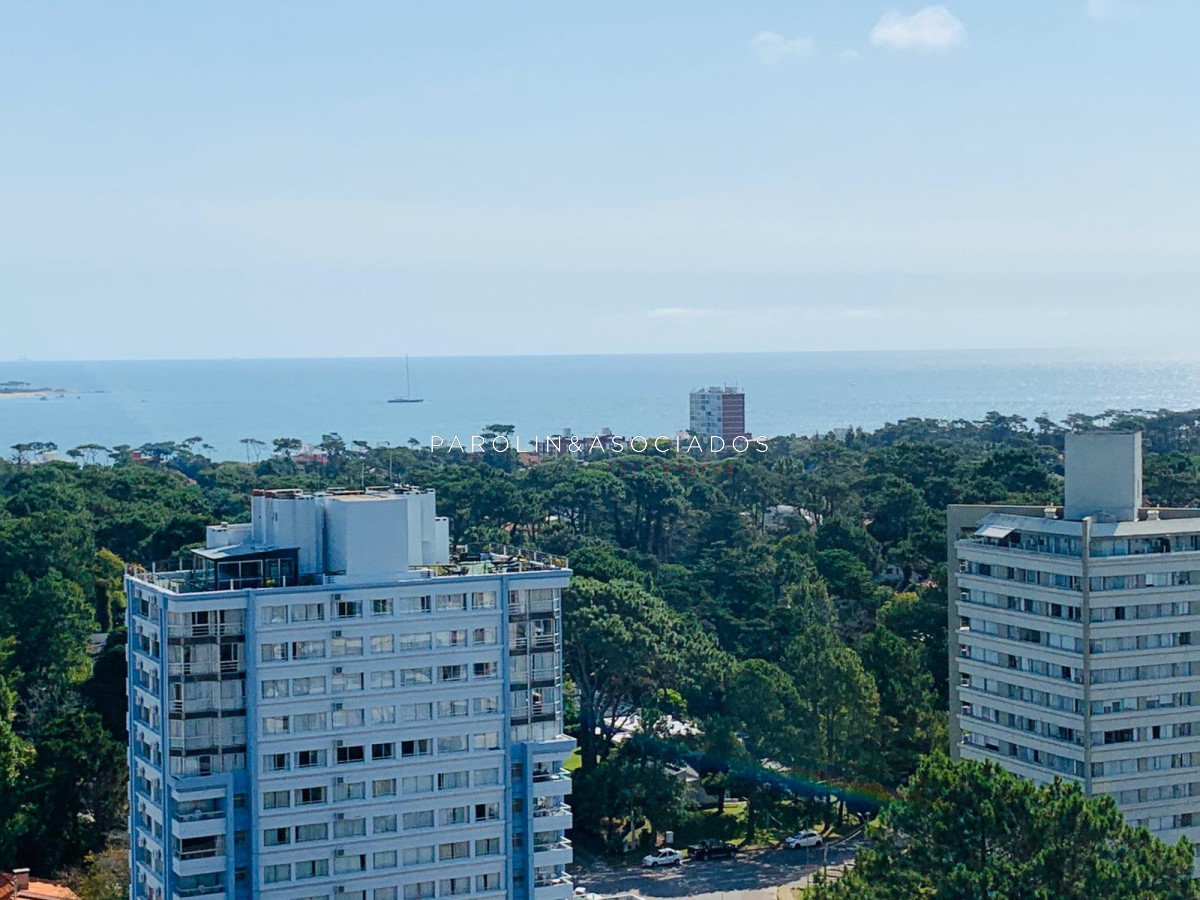 Apartamento en venta en piso alto Punta del Este. - JPA1104A