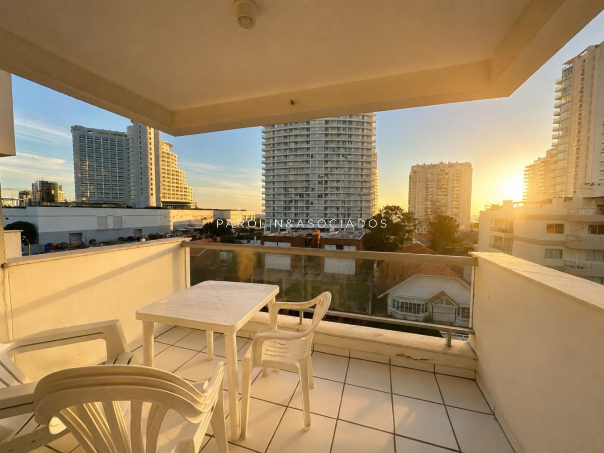 Departamento en venta de 2 Dormitorios, Playa Mansa Punta del Este - JPA11983A