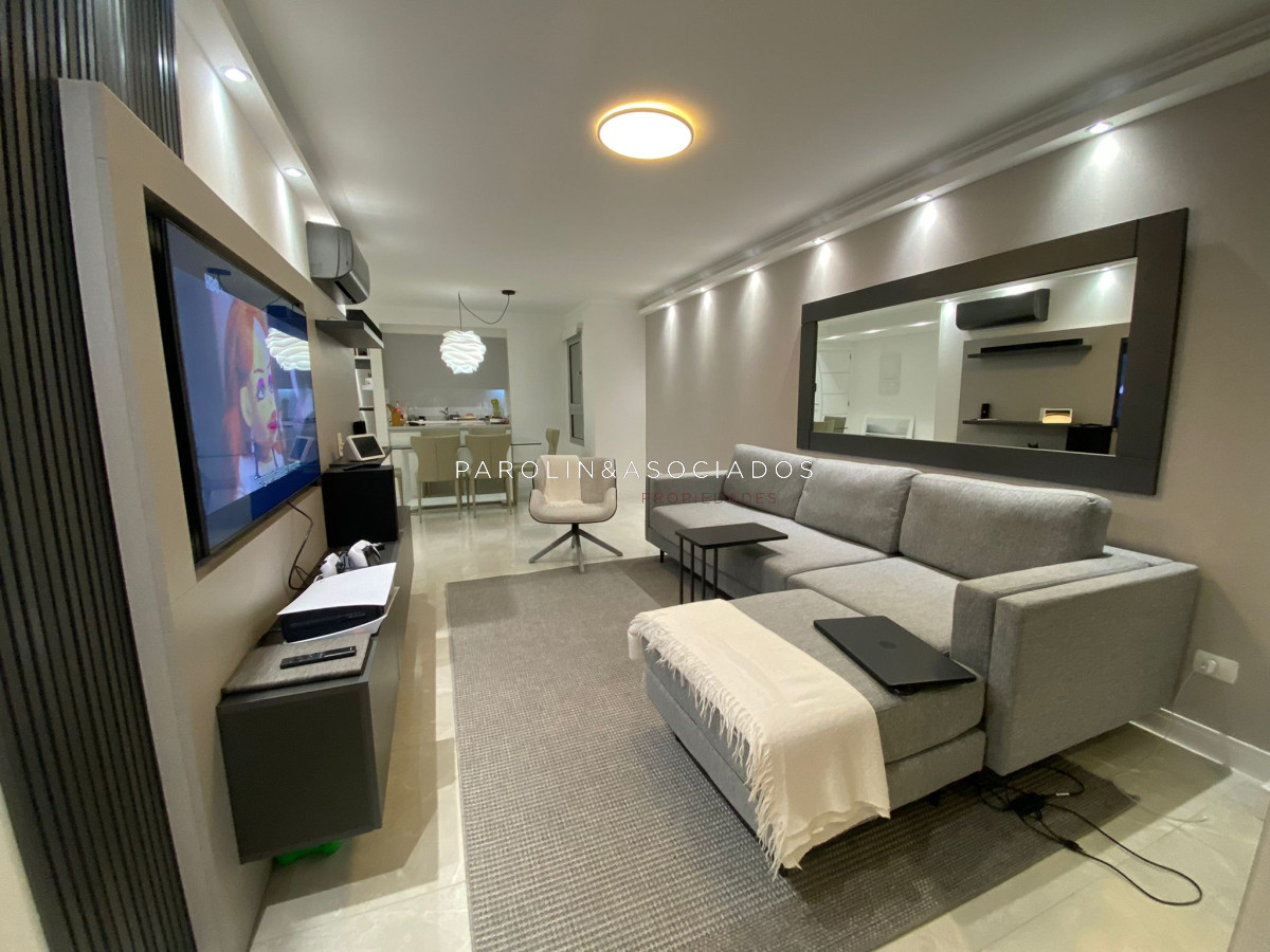 Apartamento de 2 dormitorios en venta en Miami Boulevard, Punta del Este.