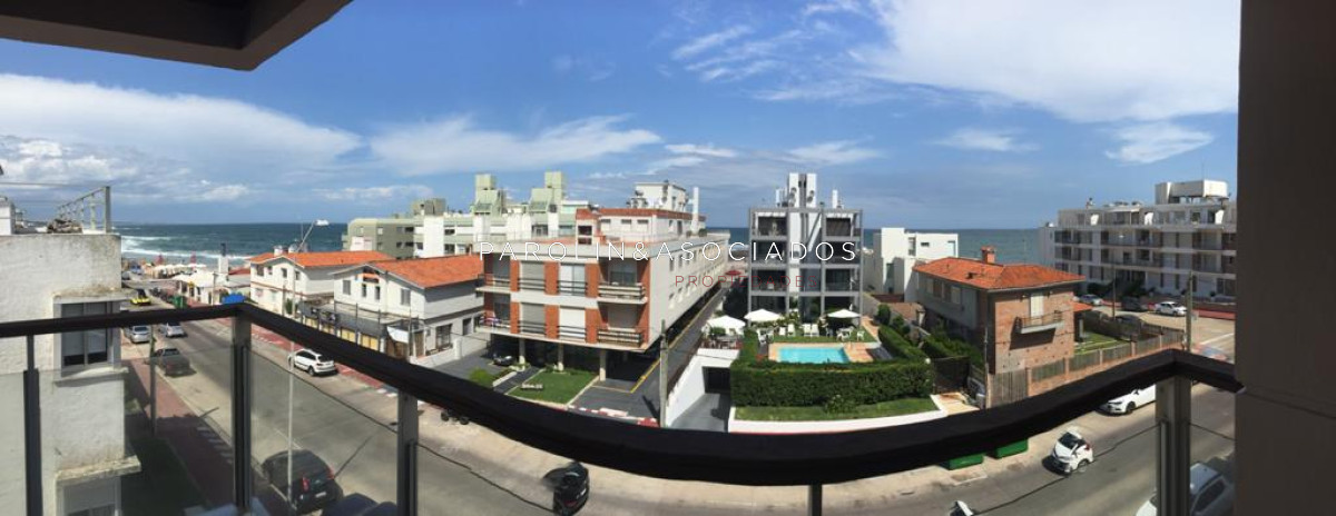 Apartamento en venta de 2 dormitorios frente al mar en Punta del Este. - JPA1443A