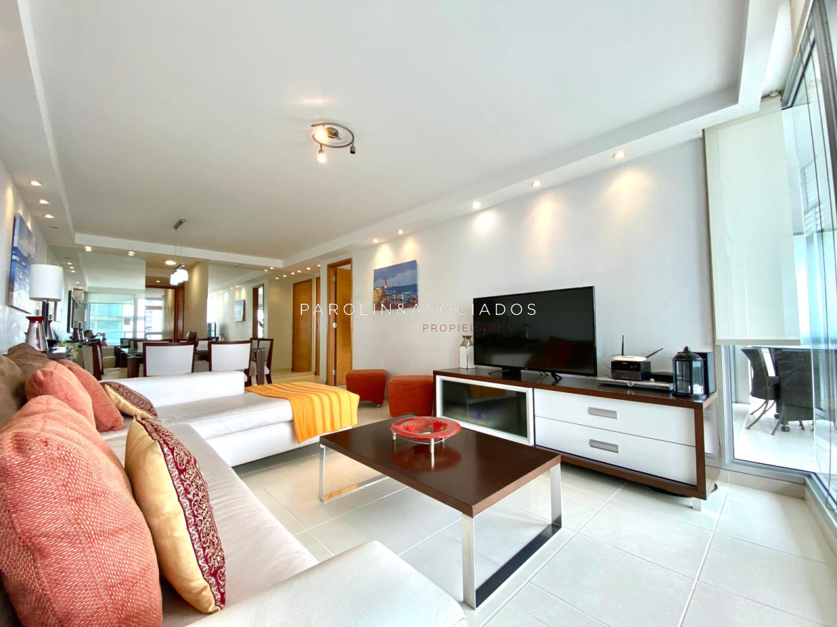 Apartamento en venta de 2 dormitorios en suite en Punta del Este. - JPA2590A