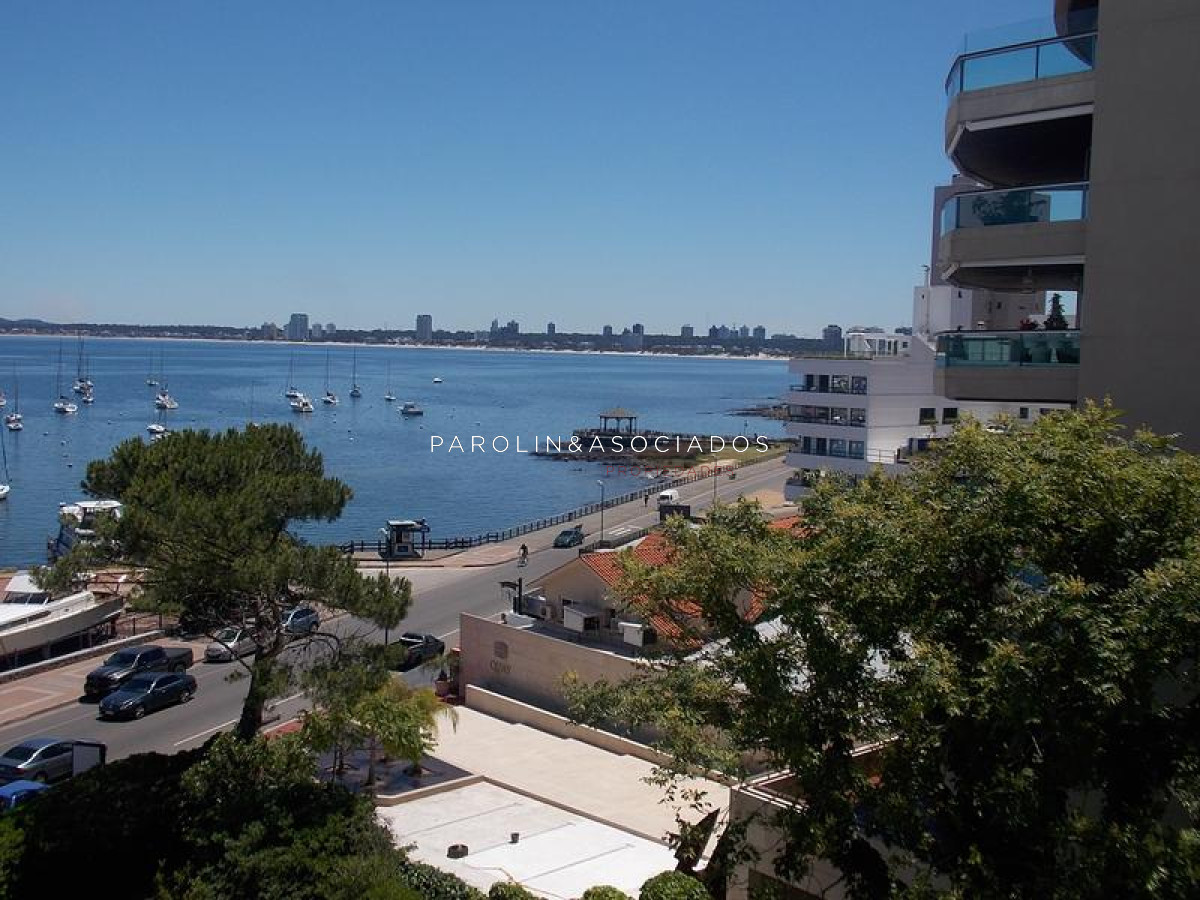 Apartamento en venta de 3 dormitorios en edificio Fontaine, Punta del Este. - JPA5989A