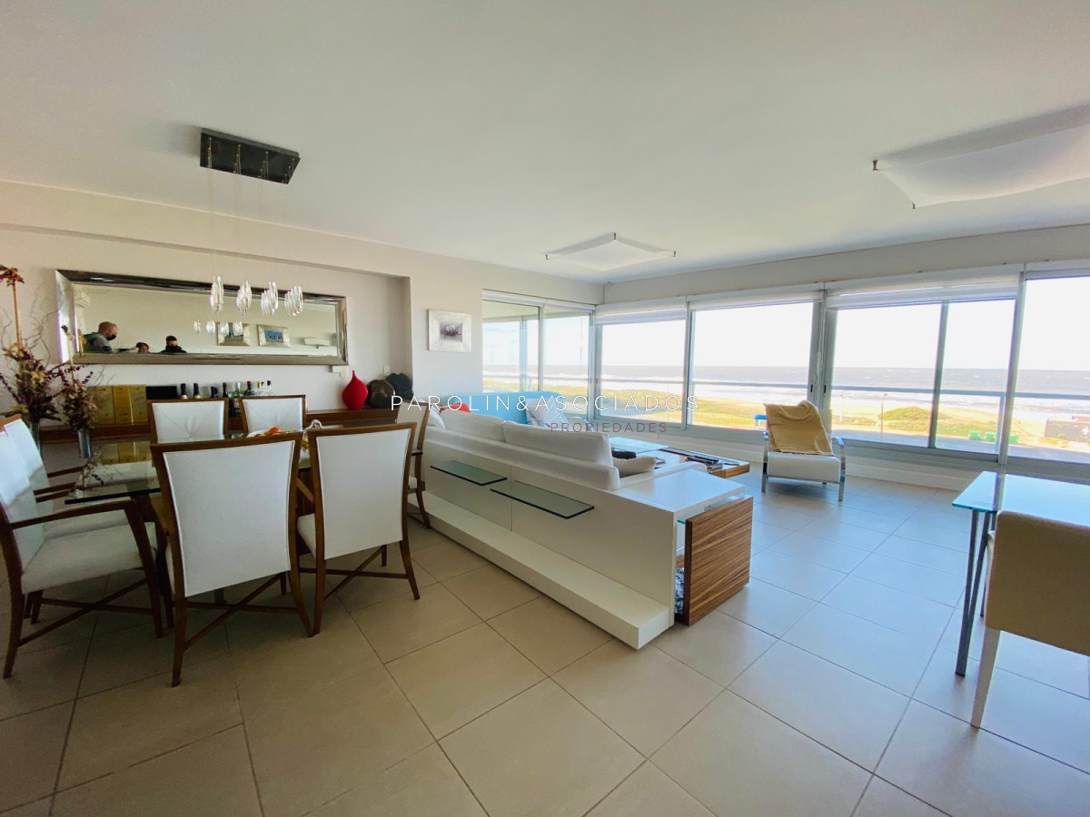 Apartamento en venta en torre Le Parc, Punta del Este.