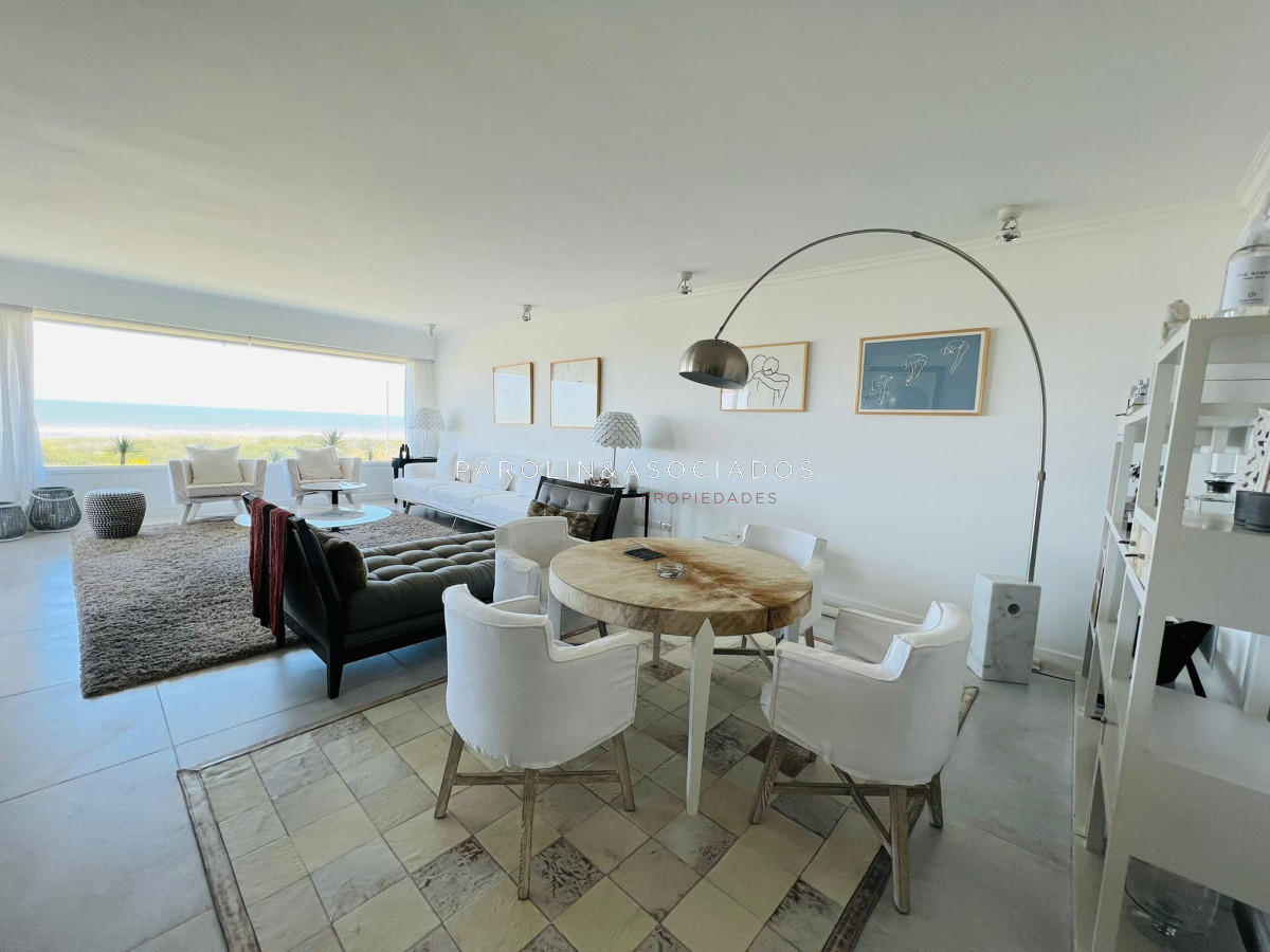 Semipiso de 3 dormitorios + dependencia en edificio Aqualina, Punta del Este. - JPA7168A