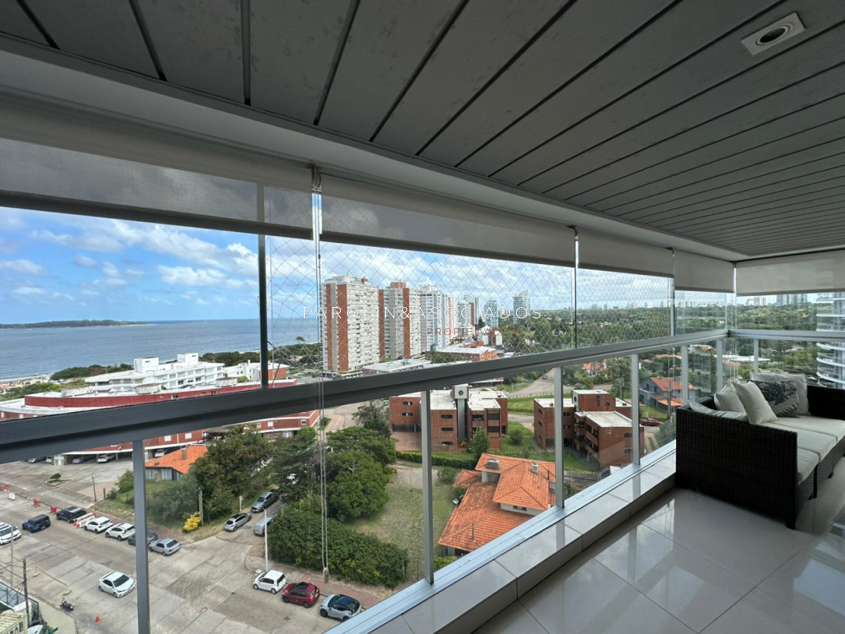 Departamento de 3 dormitorios mas dependencia de servicio en Miami Boulevard l, Playa Mansa Punta del Este - JPA11584A