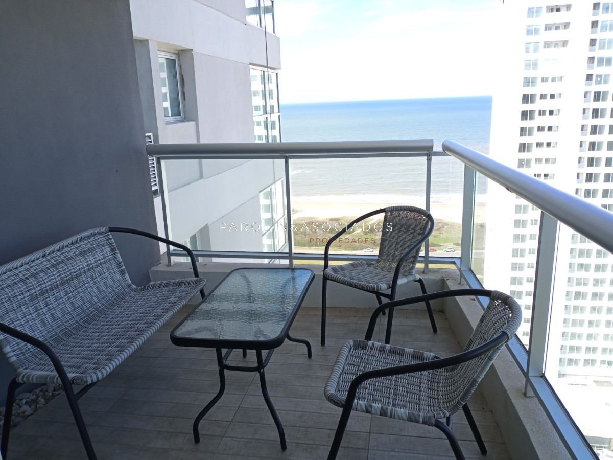 Apartamento en venta de 2 dormitorios en Look Tower, Punta del este.