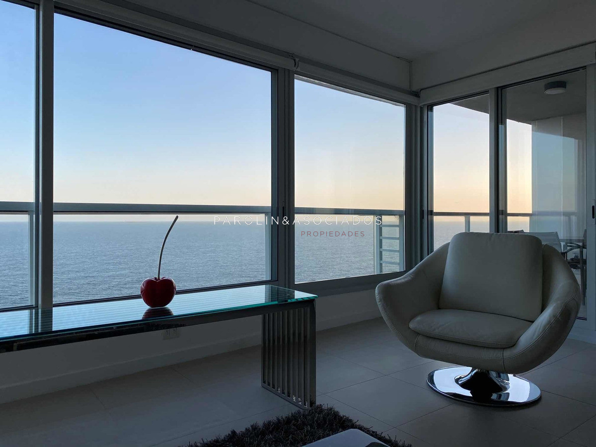 Exclusivo apartamento en venta de 2 dormitorios en Le Parc II, Punta del Este.