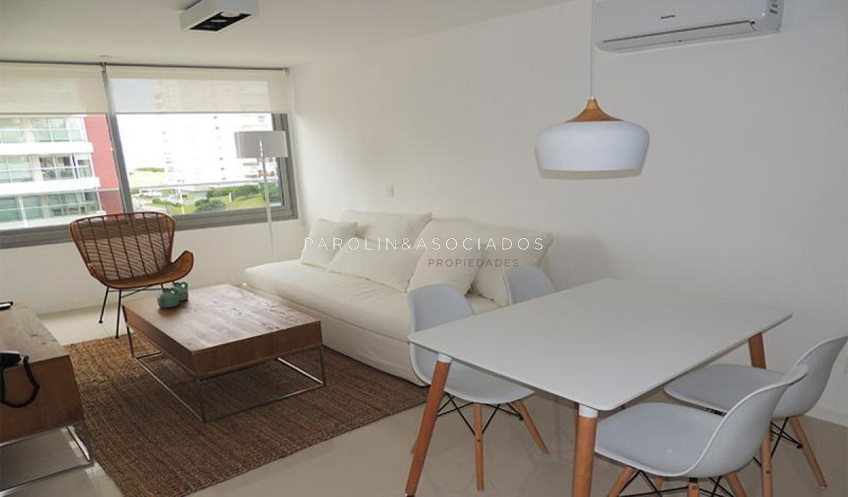 Apartamento de 2 dormitorios en venta en Torre Esmeralda, Punta del Este. - JPA1159A