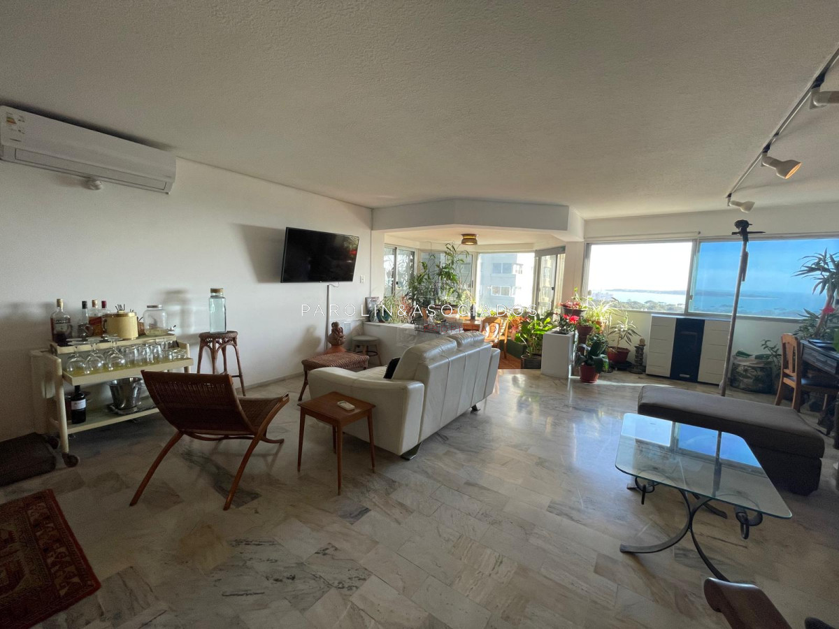 Muy lindo apartamento con excelentes amenities en torre Roosevelt Center, Punta del Este. 
