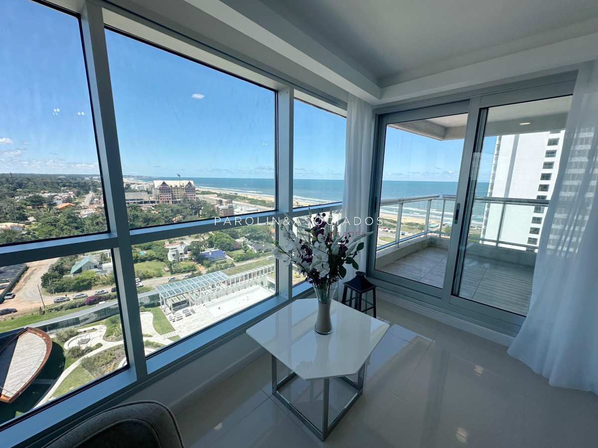 Apartamento en venta de 3 dormitorios en torre Look Brava, Punta del Este. - JPA9174A