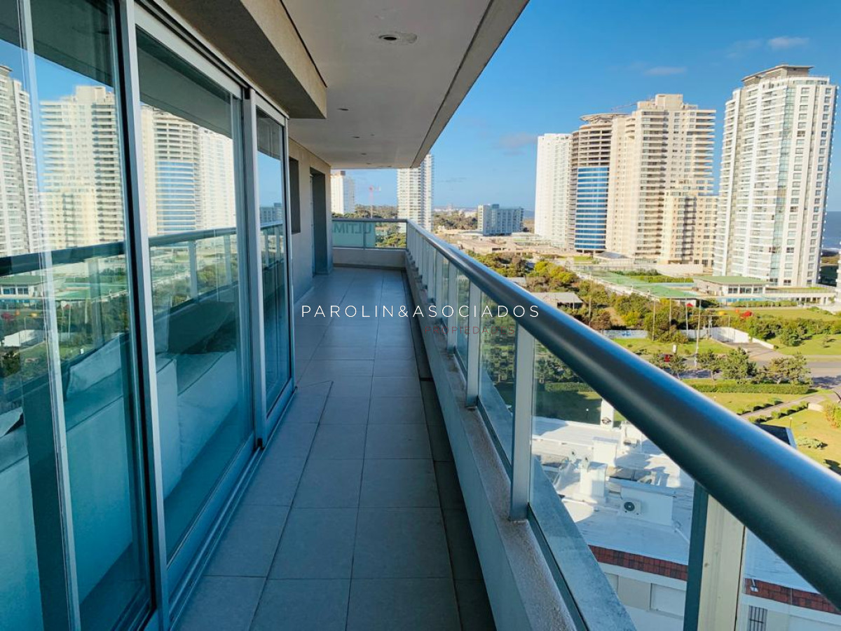 Apartamento en venta de 3 dormitorios en Brava Biarritz, Punta del Este.