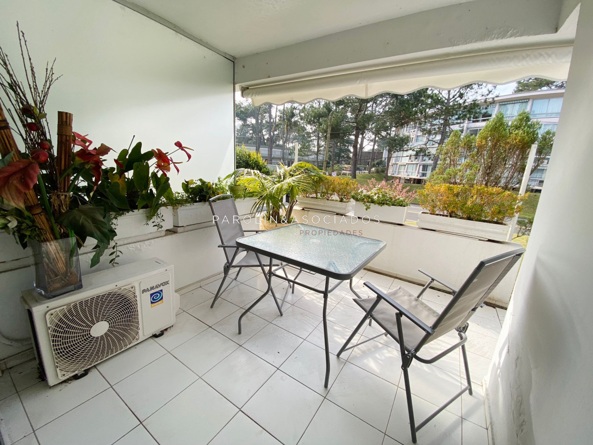 Apartamento en venta de 2 dormitorios en La Foret, Punta del Este.