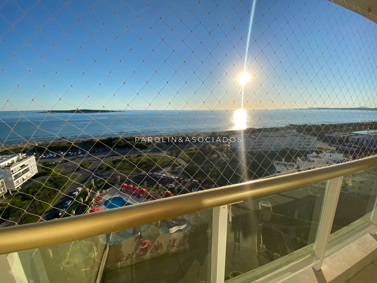 Apartamento en venta de 3 dormitorios en Le Jardin, Punta del Este.