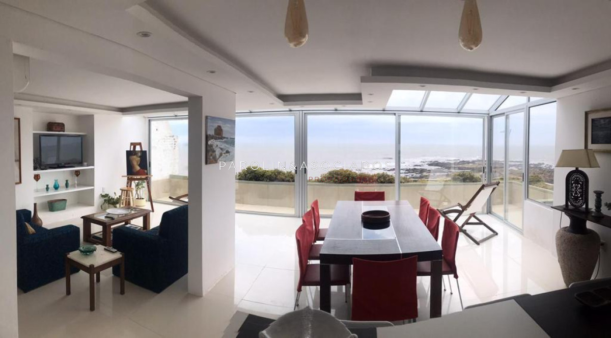 Penthouse en venta de 4 suites en edificio Punta Vapor, Punta del Este. - JPA3193A