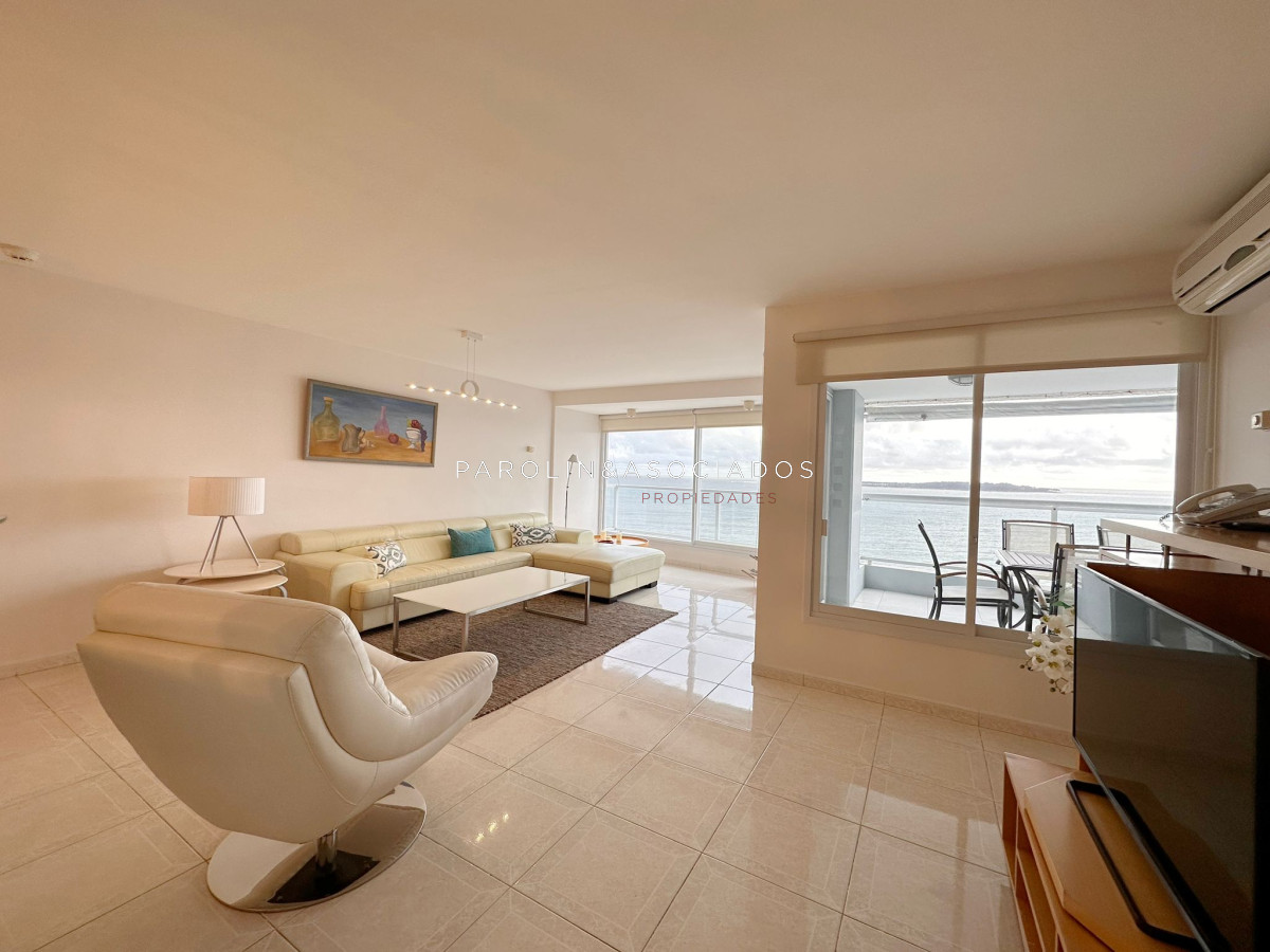 Apartamento en venta de 3 dormitorios en Beverly Tower, Punta del Este.