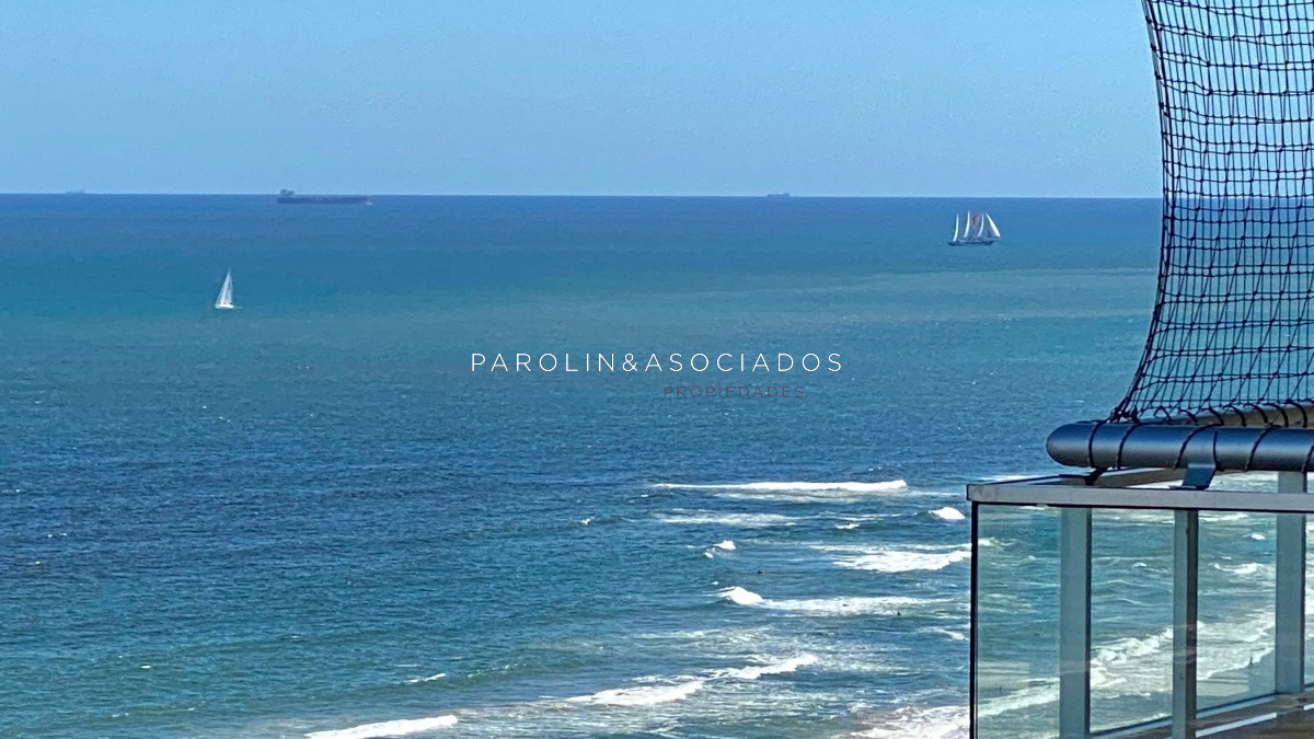 Hermoso apartamento en venta en Torre Lobos, Punta del Este.