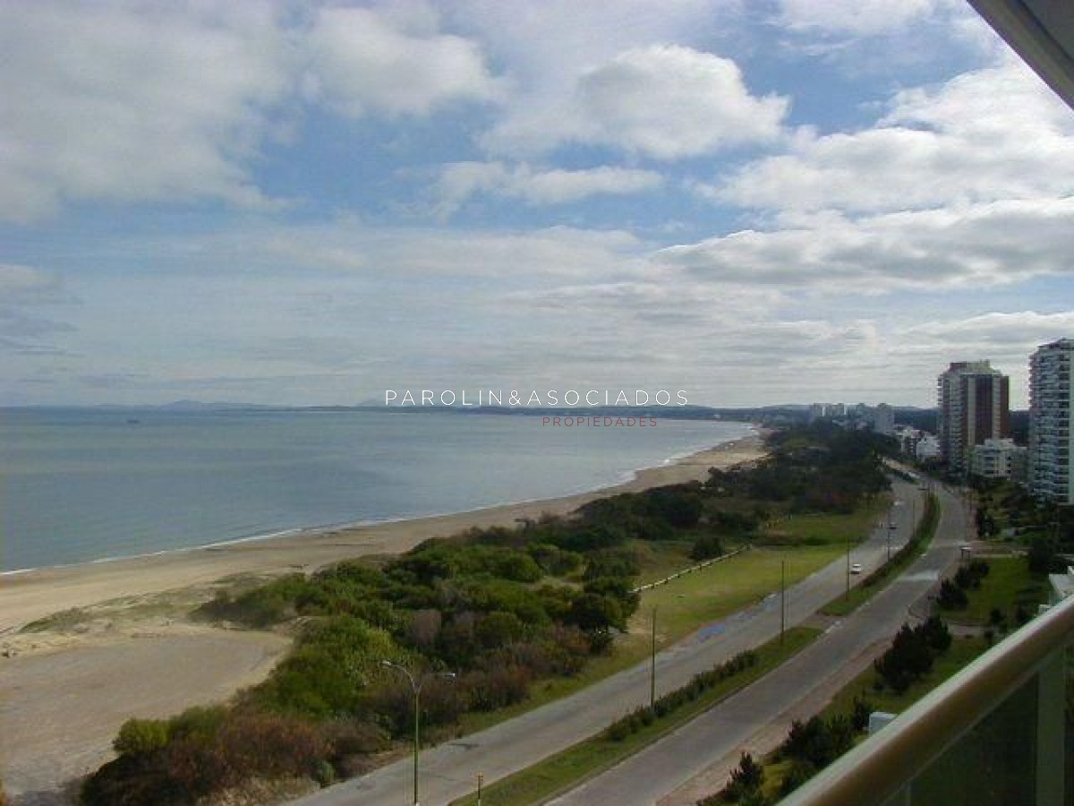 Departamento de 3 Dormitorios en Coral Tower, Punta del Este