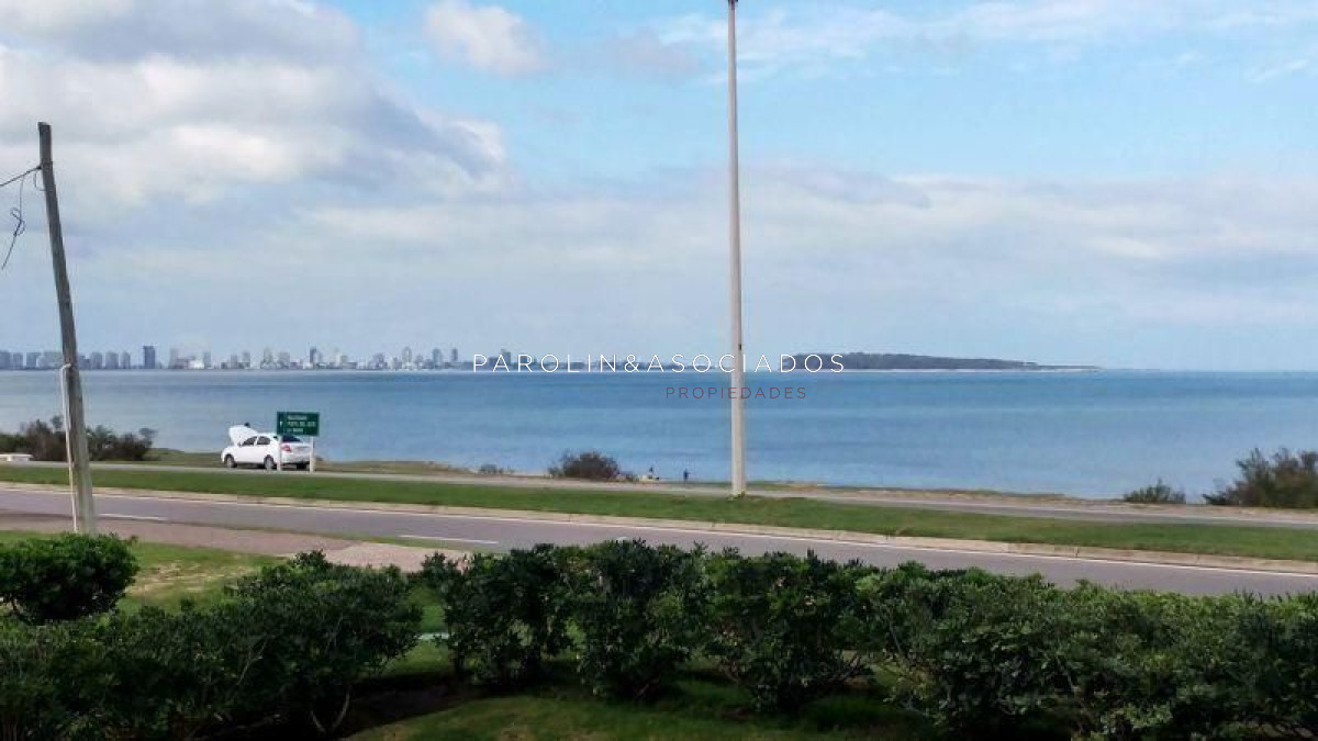 Apartamento en venta en Edificio Cruceros, Punta del Este.