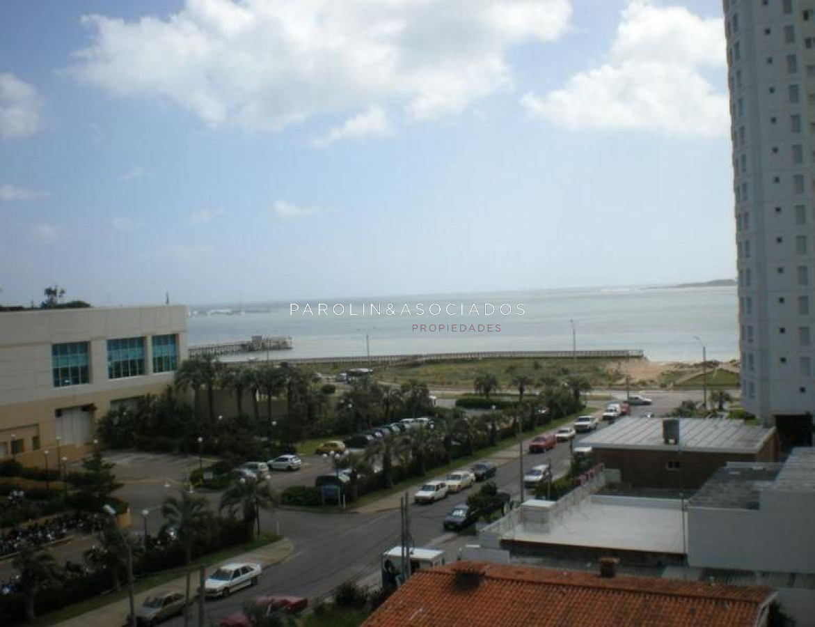 Apartamento en venta de 2 dormitorios en Season Tower, Punta del Este.  - JPA279A