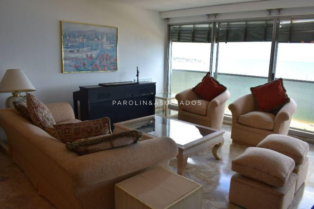 Apartamento en venta de 3 dormitorios en edificio Tequendama I, Punta del Este.