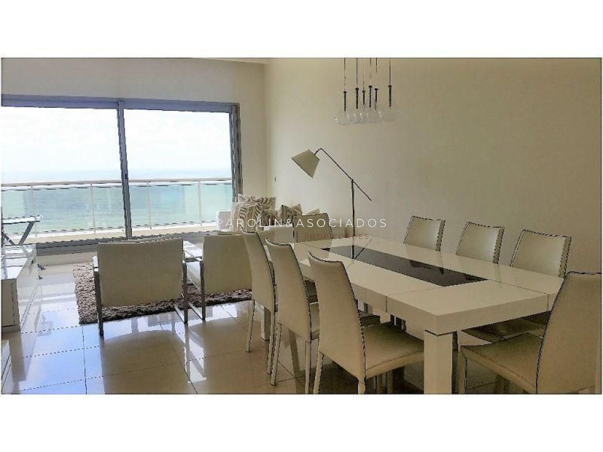 Pent-House en venta de 3 dormitorios en Torre Imperiale, Punta del Este.