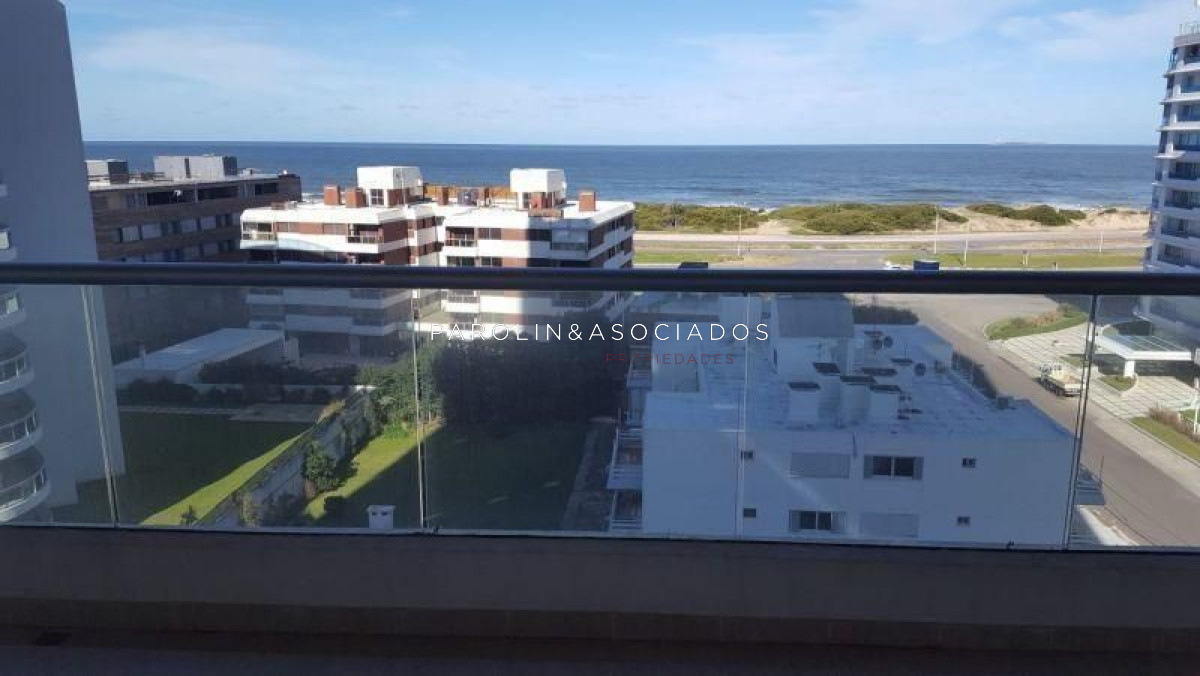 Apartamento en venta de 2 dormitorios en Icon Tower, Punta del Este.