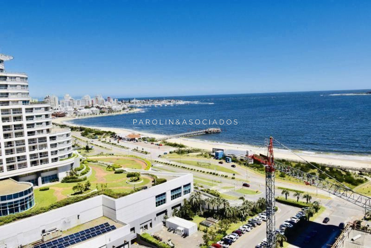 Apartamento en venta de 2 dormitorios en Season Tower, Punta del Este. - JPA44A