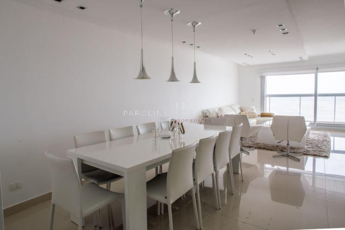 Apartamento en venta de 3 dormitorios en Miami Boulevard, Punta del Este.