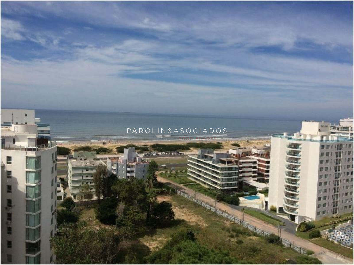 Apartamento en venta de 2 dormitorios en Wind Tower, Punta del Este.