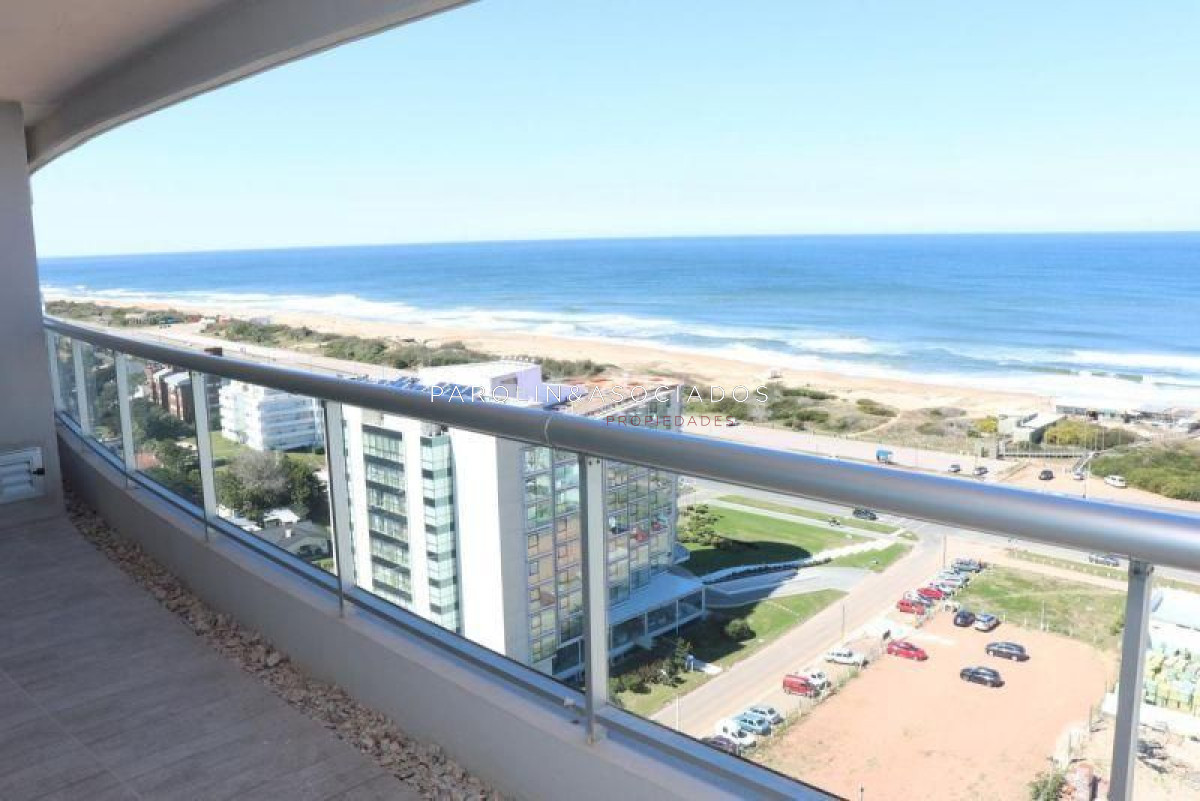Apartamento en venta de 2 dormitorios en Look Brava Tower, Punta del Este.
