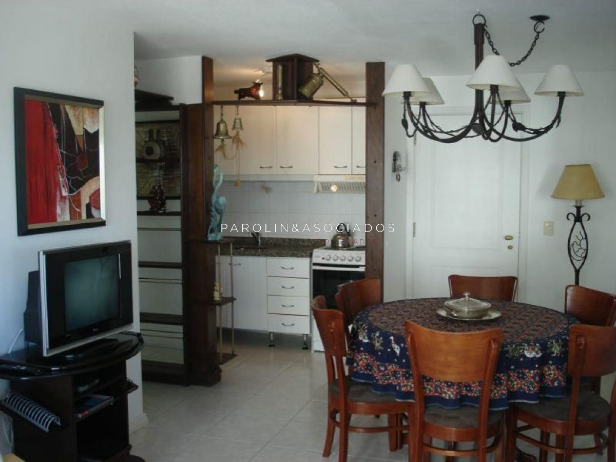 Apartamento en venta de 2 dormitorios en Punta del Este. - JPA760A