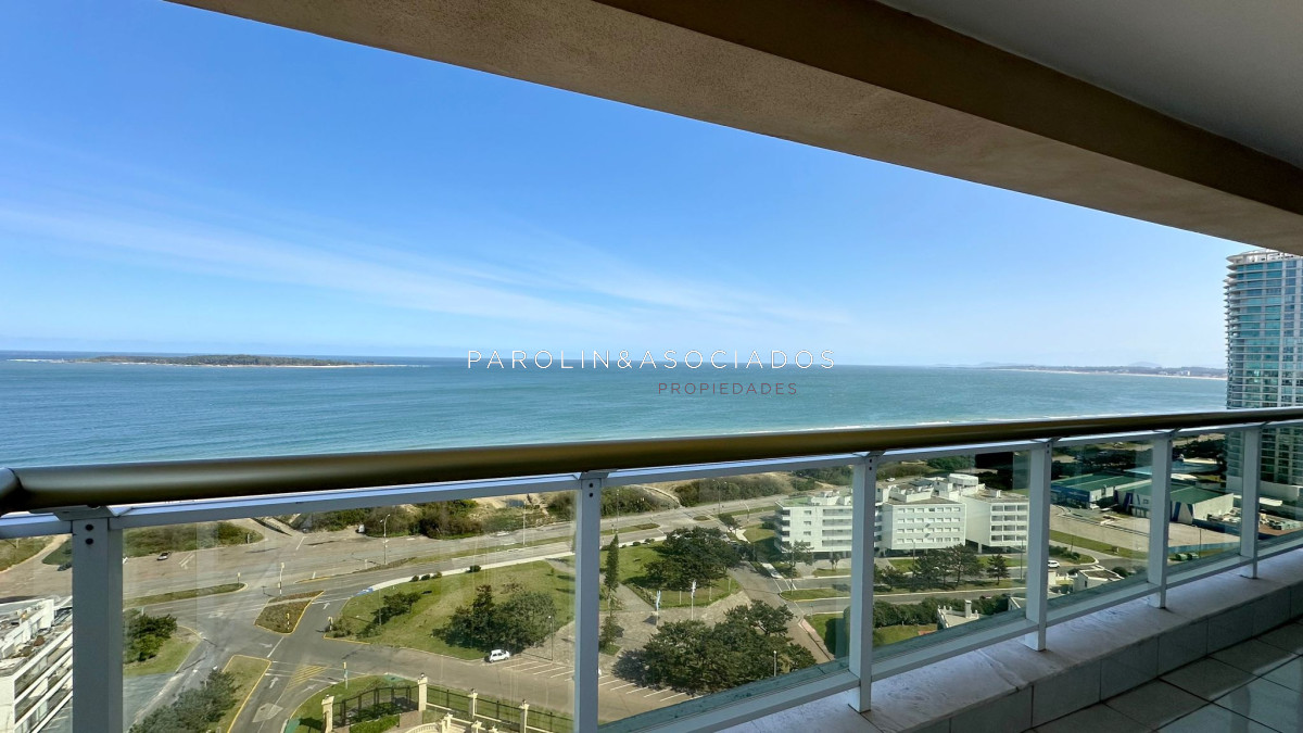 Apartamento en venta en Le Jardin de 3 dormitorios en suite en Mansa, Punta del Este.