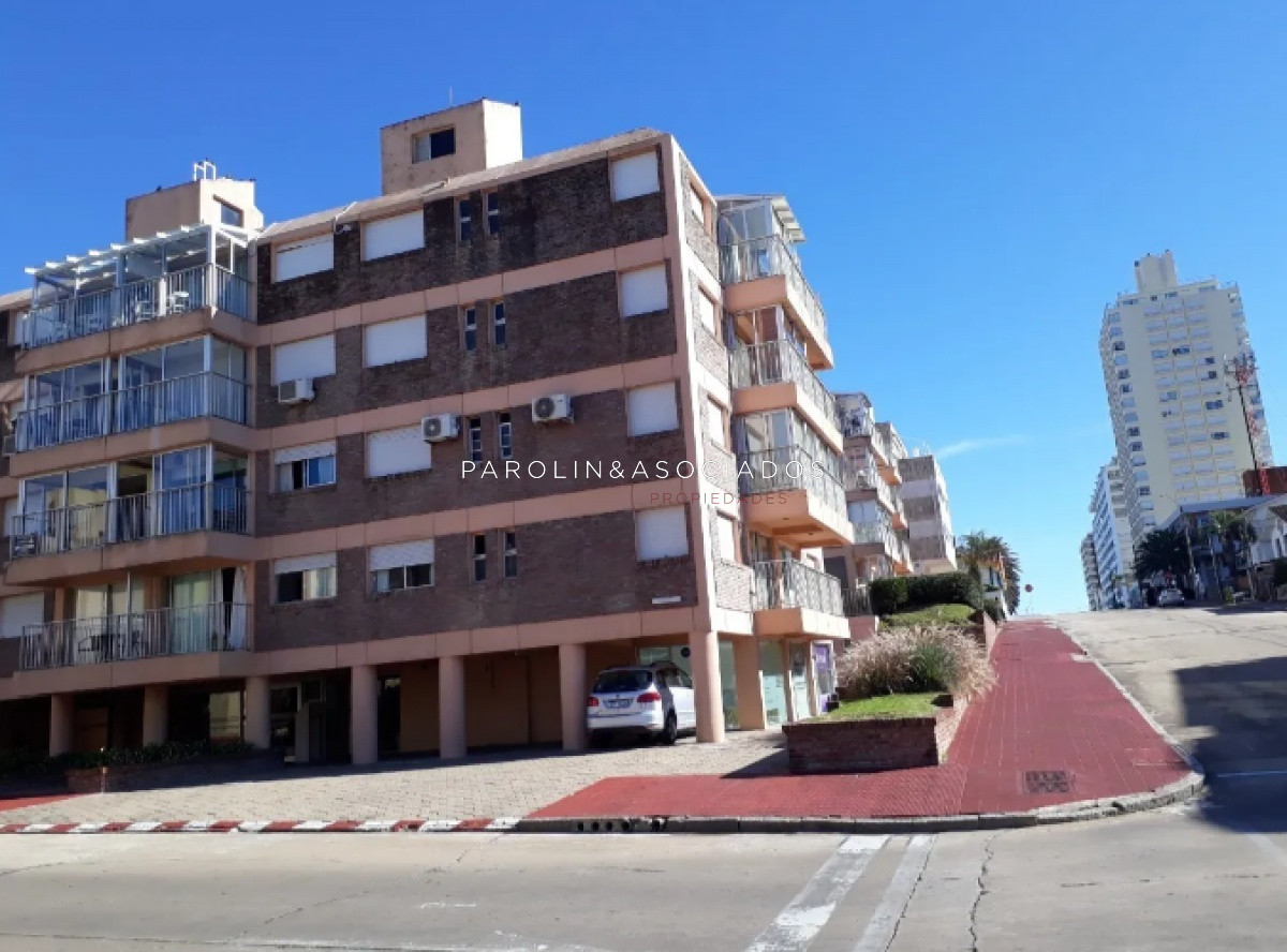 Apartamento en venta de 2 dormitorios en Punta del Este. - JPA7178A