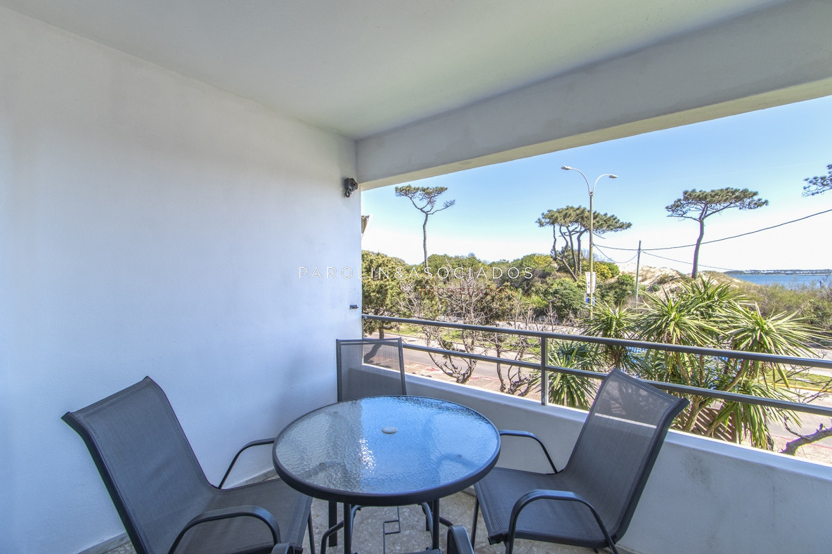 Departamento en Alquiler Temporario de 2 Dormitorios en Mansa, Punta del Este
