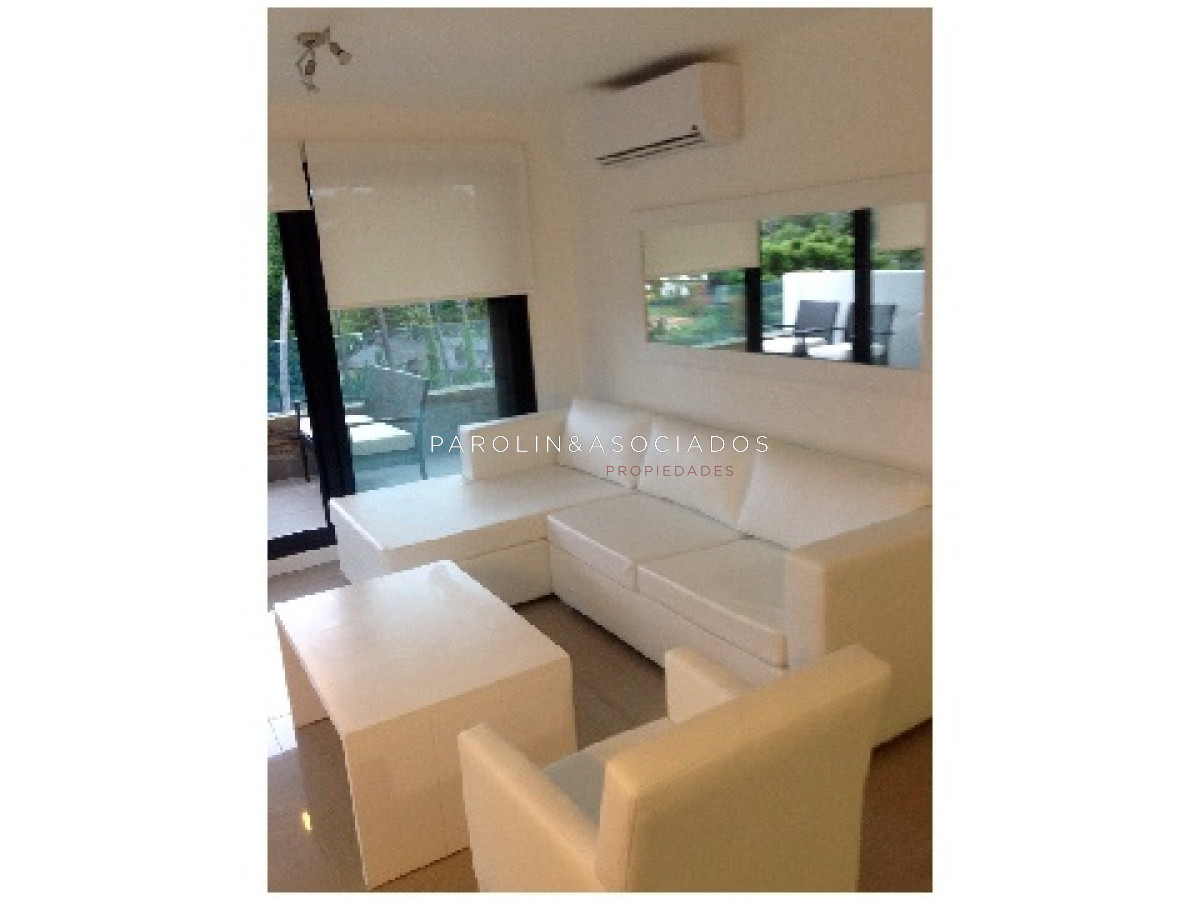 Apartamento en venta de 2 dormitorios en Punta del Este. - JPA1218A