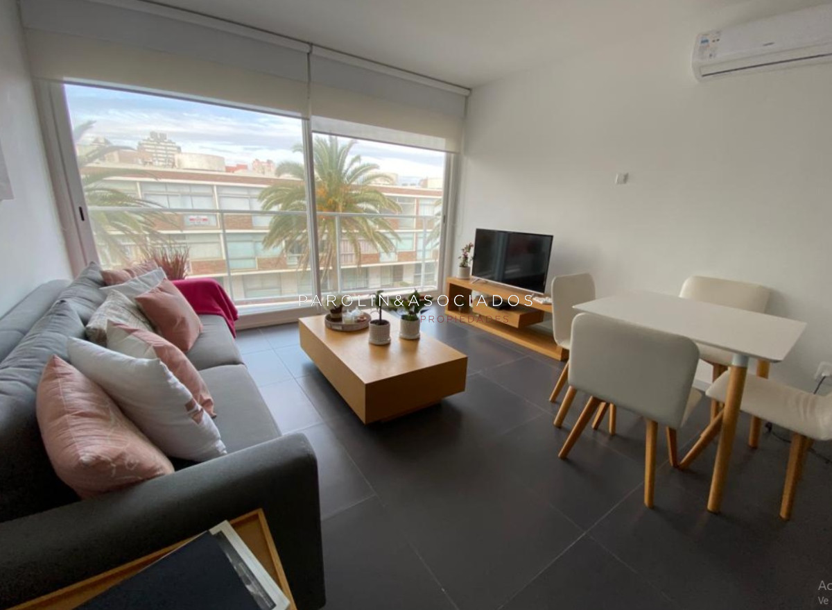 Excelente Departamento de 2 Dormitorios en Alquiler temporario en Edificio Bonaire, Punta del Este
