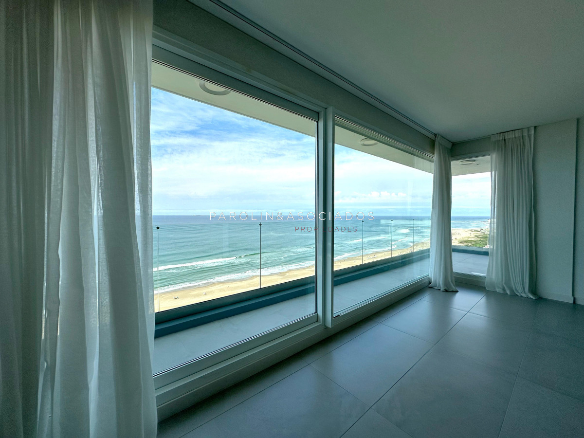 Apartamento en venta de 3 dormitorios en Le Parc III, Brava Punta del Este. - JPA8518A