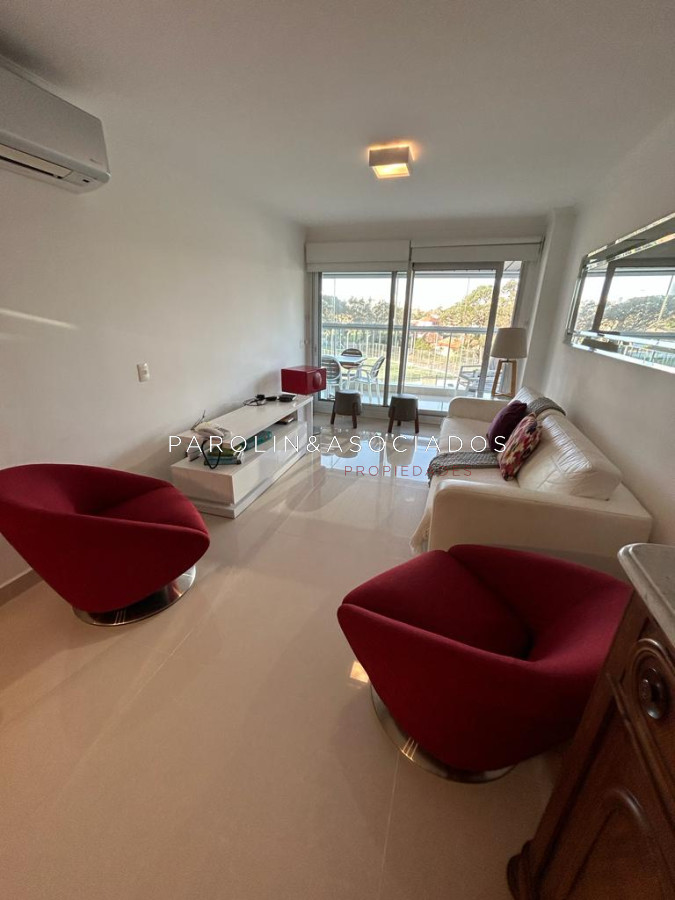 Apartamento de 2 dormitorio en venta en Miami Boulevard Torre I, Punta del Este.