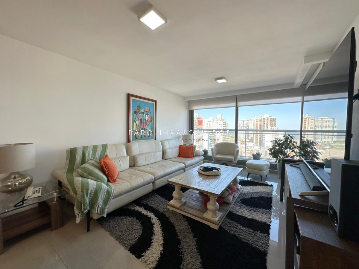 Departamento en Venta de 2 Dormitorios en edificio Onix, Punta del Este - JPA11605A