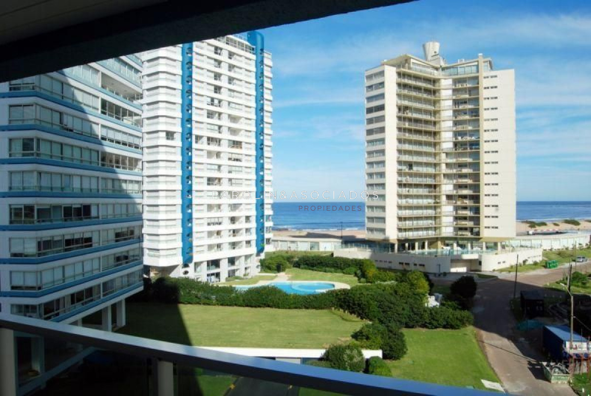 Apartamento en venta de 2 dormitorios en Ocean Tower, Punta del Este. - JPA826A